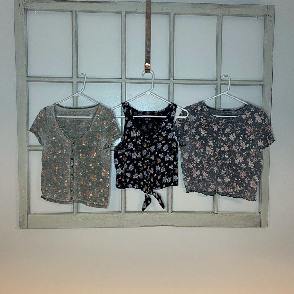 Lot of 3 American Eagle crop tops.